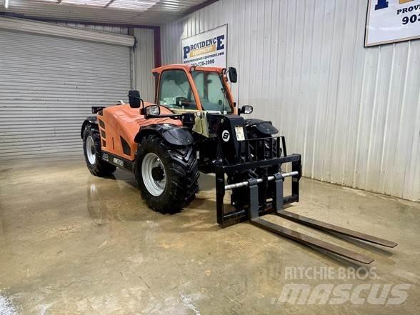 JLG 823 伸縮臂操作車