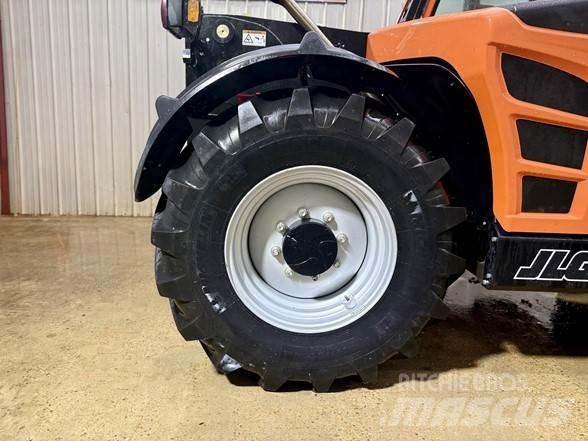 JLG 823 伸縮臂操作車