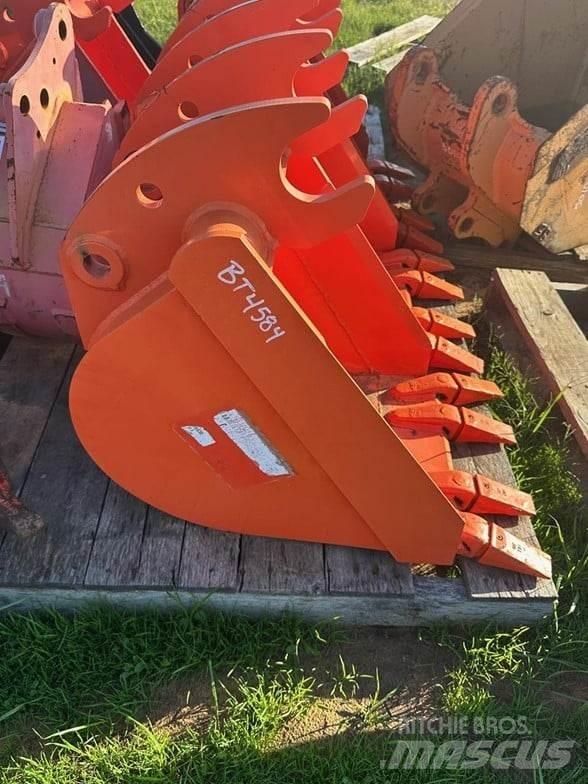 Kubota BT4584 鏟斗