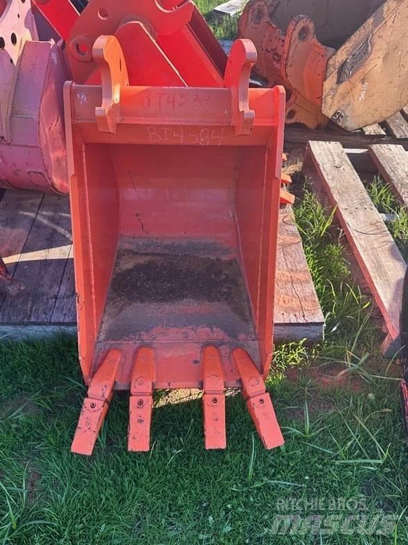 Kubota BT4584 鏟斗