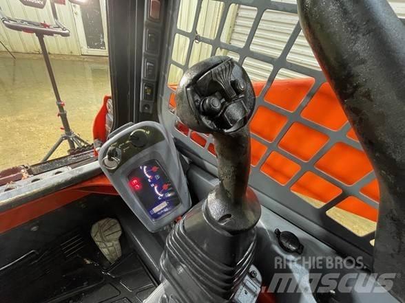 Kubota SSV65 滑移轉向裝載機