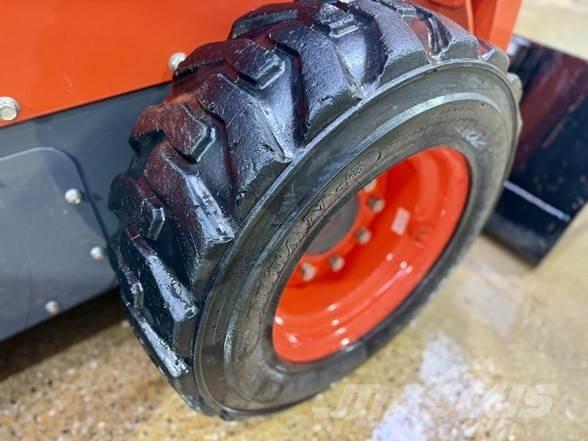 Kubota SSV65 滑移轉向裝載機