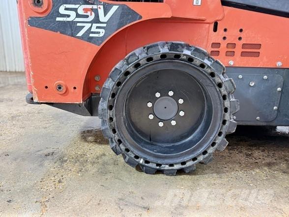 Kubota SSV75 滑移轉向裝載機