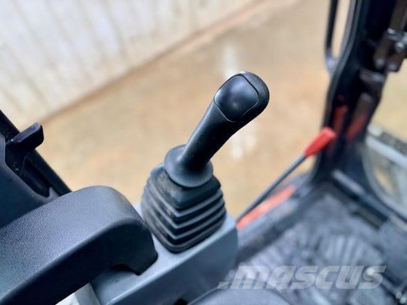 Kubota U35-4 小型挖土機/掘鑿機<7t(小型挖掘機)