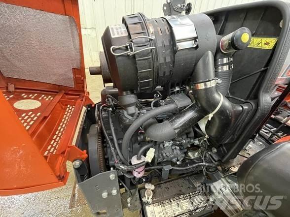 Kubota ZD1211 零迴轉割草機