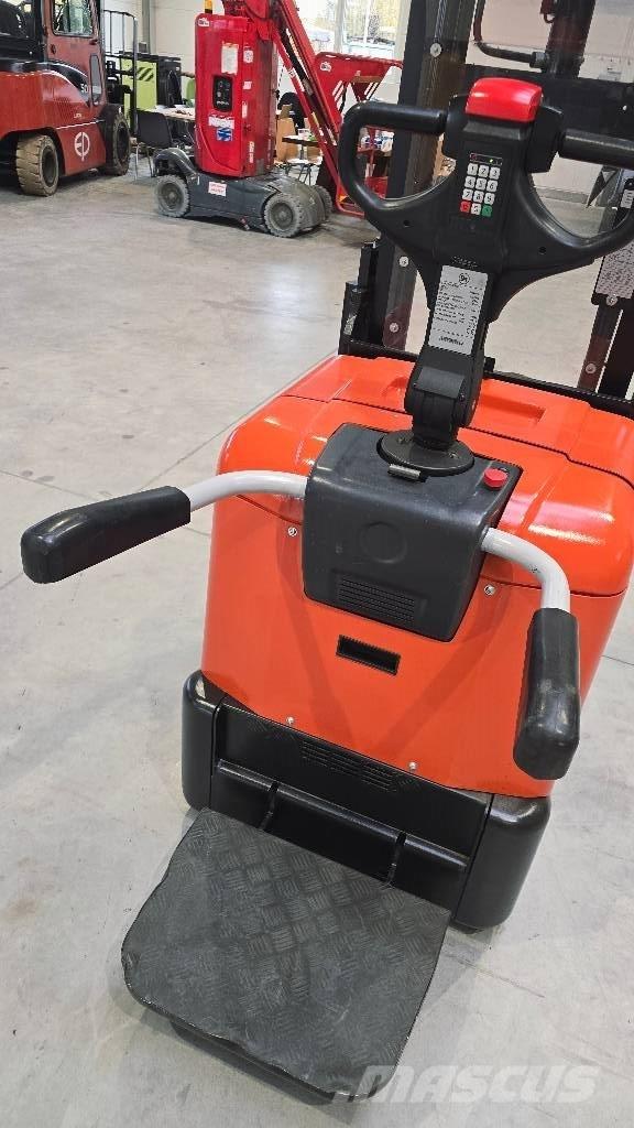 BT SPE 200 D 行走控制式堆積機