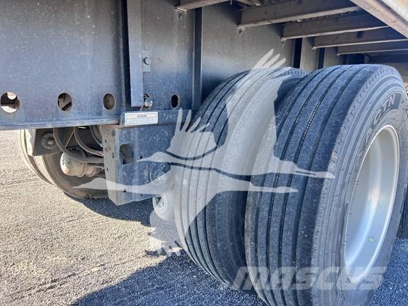 Utility 4000AE 平台/側卸半拖車