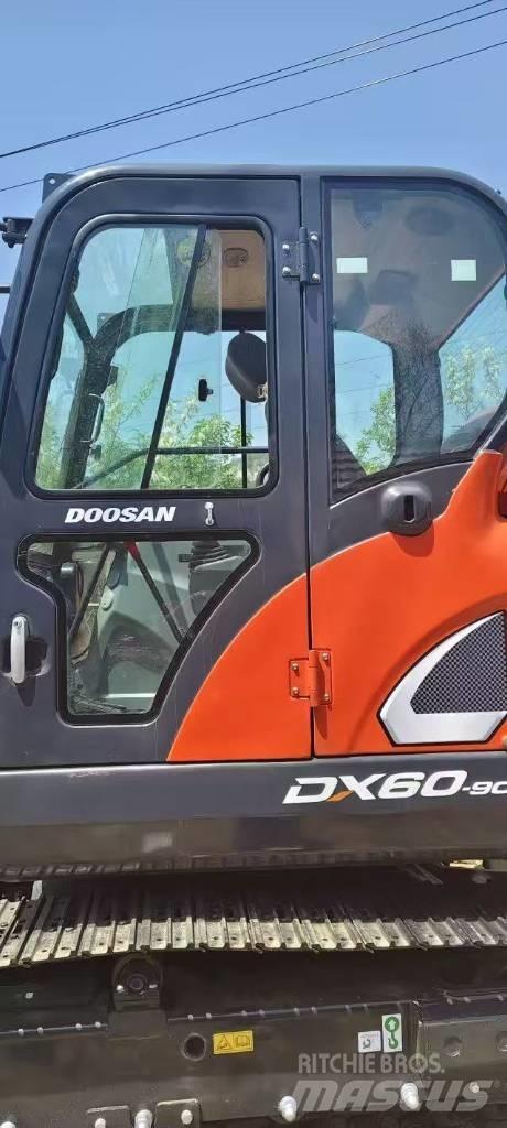 Doosan DX60 小型挖土機/掘鑿機<7t(小型挖掘機)