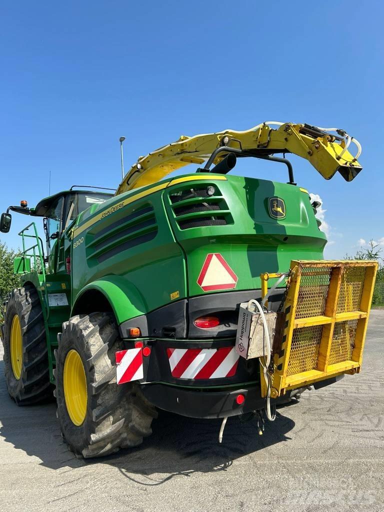 John Deere 8300i 自走式飼料採集機