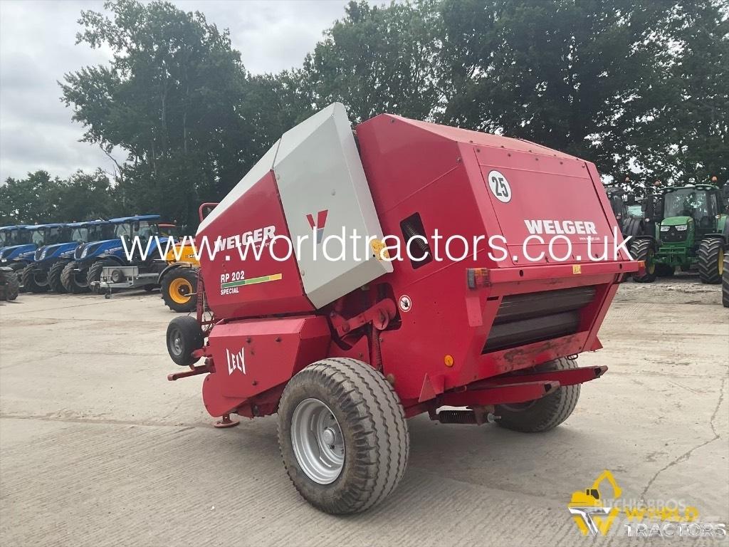 Lely WELGER RP202 圓型牧草打包機