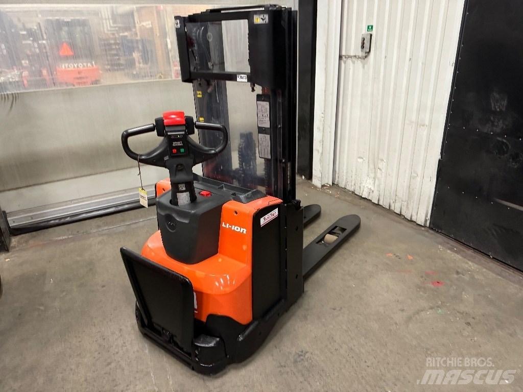 Toyota SWE120L 行走控制式堆積機