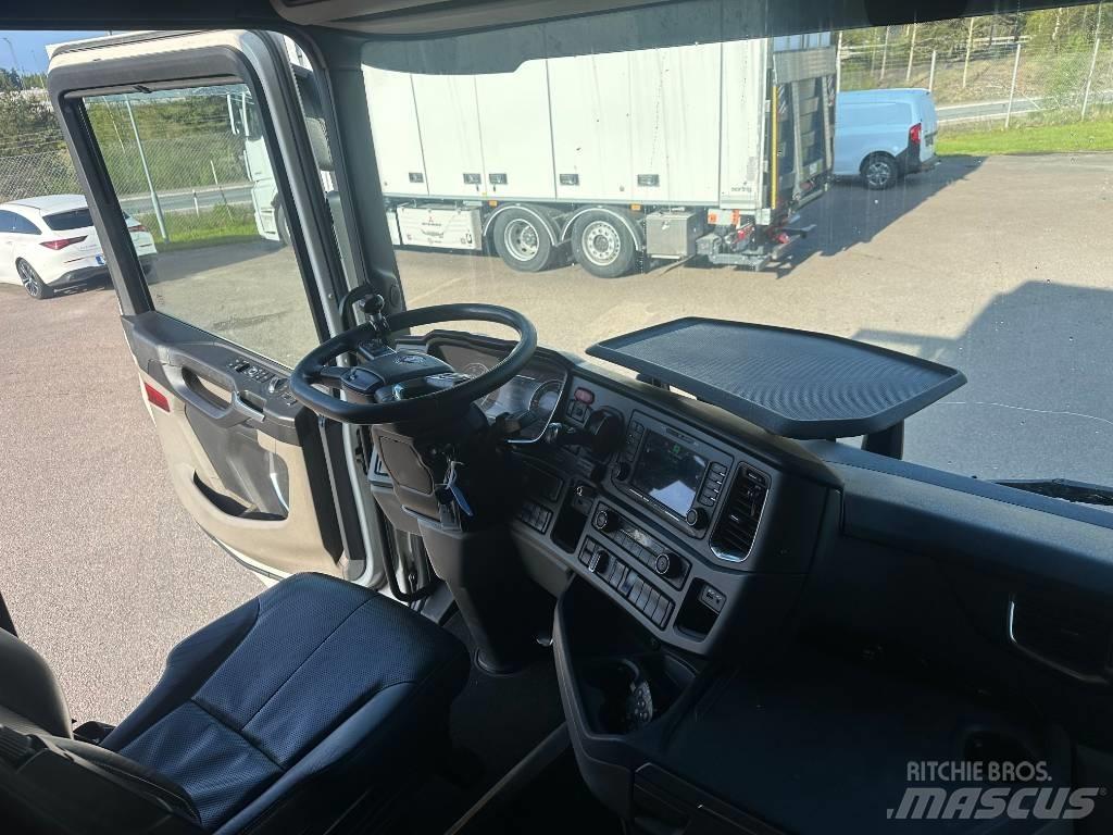 Scania R520B6X2NB 貨箱式卡車