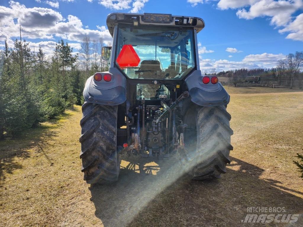 Valtra M 120 曳引機