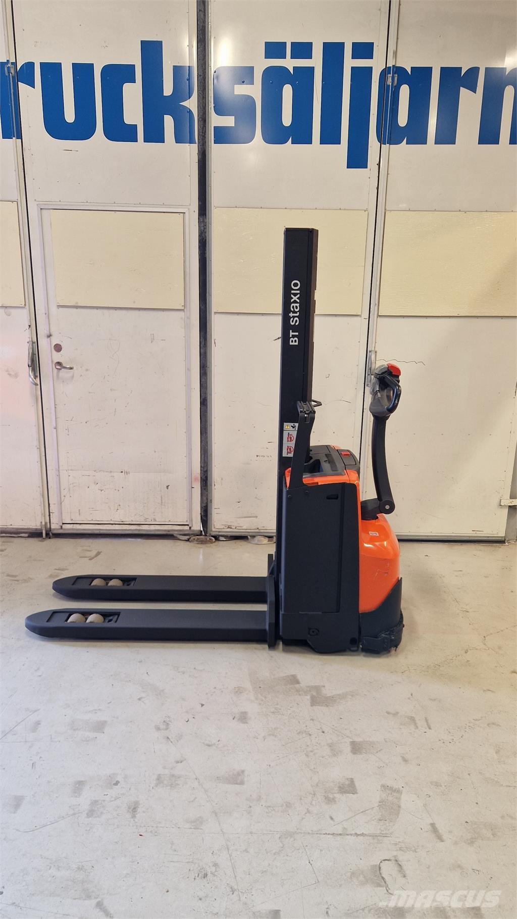 Toyota SWE080L 自走式堆積機