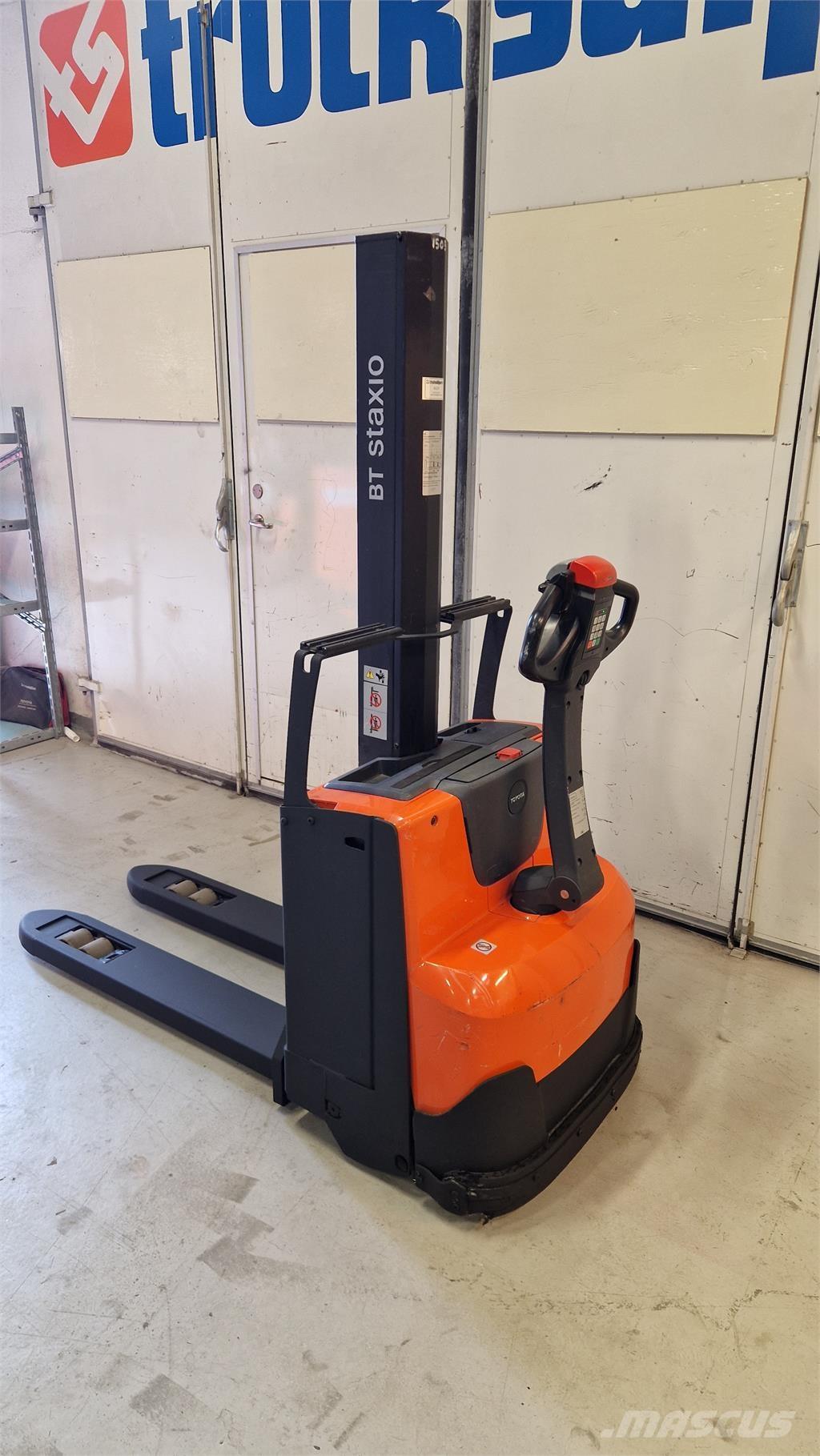 Toyota SWE080L 自走式堆積機