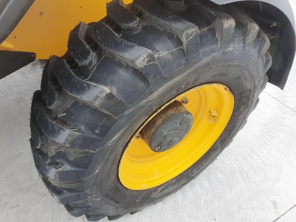 JCB 540-140     M329 伸縮輪式裝載機