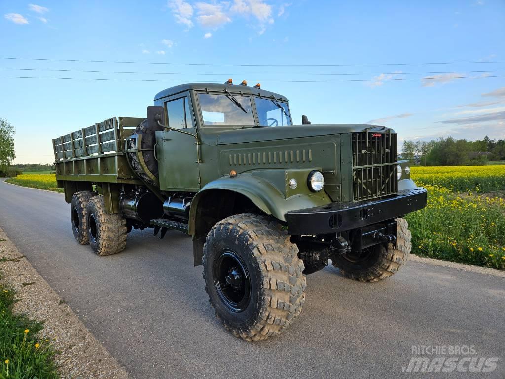 Kraz 255 B 平板 / 絞盤 卡車