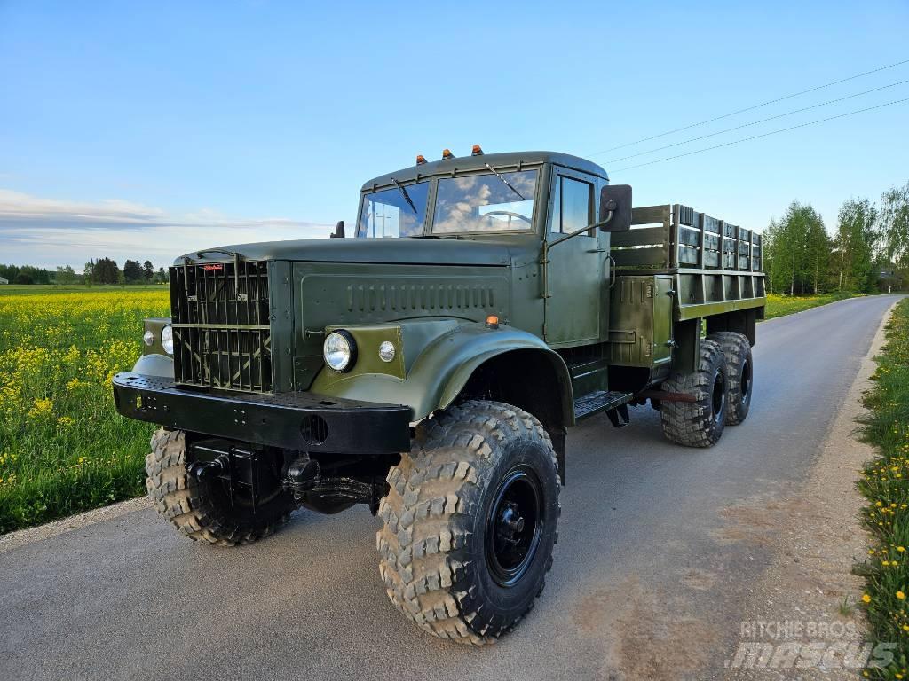 Kraz 255 B 平板 / 絞盤 卡車
