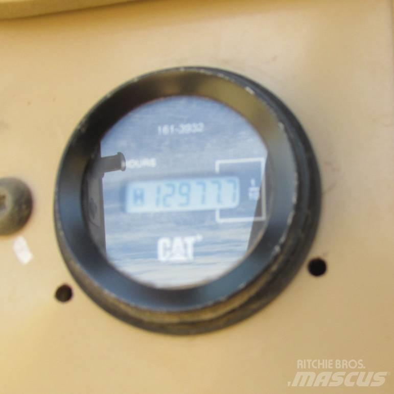 CAT 140 H 平土機