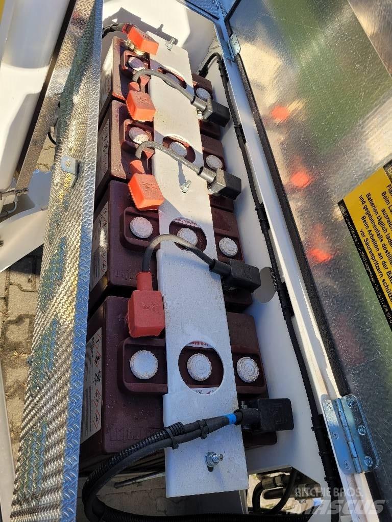 Omme 2500 EBP 拖車裝載高空作業平台