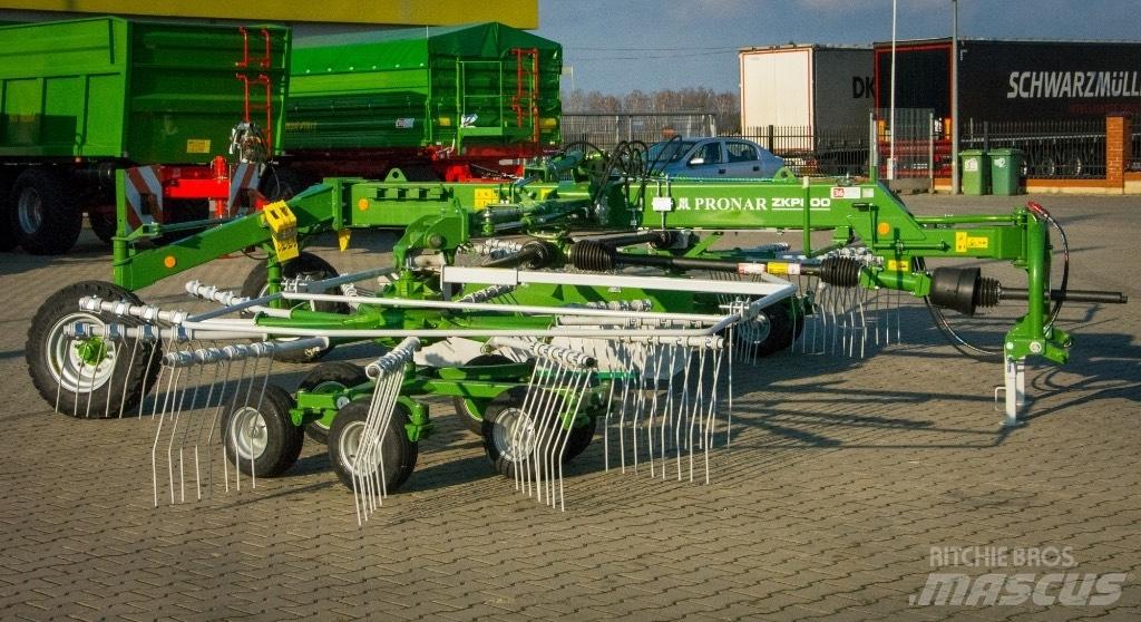 Pronar ZKP800 堆草機