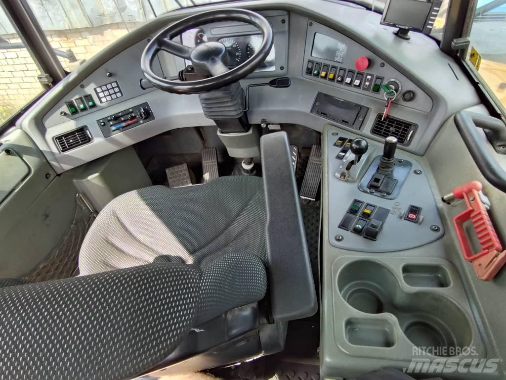 Volvo A25D 鉸接式起吊車