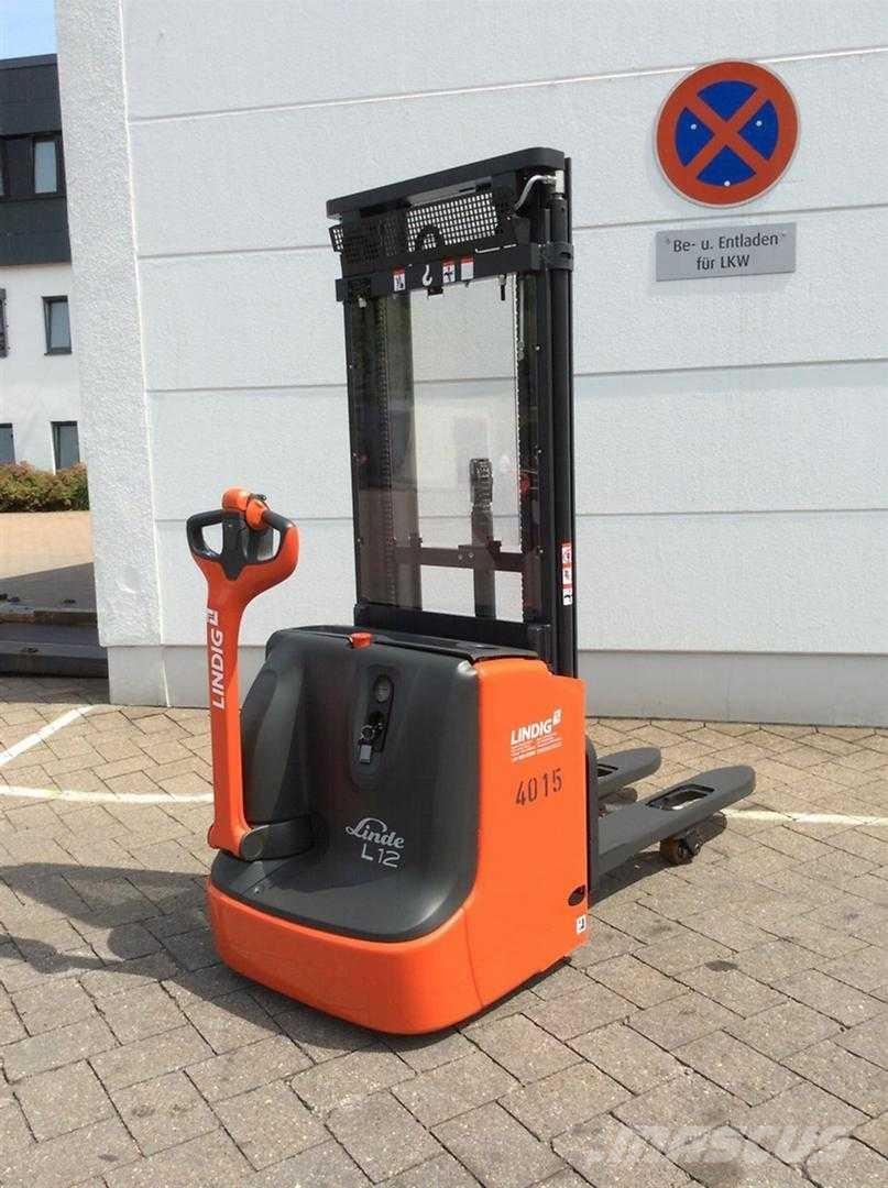 Linde L12I 自走式堆積機