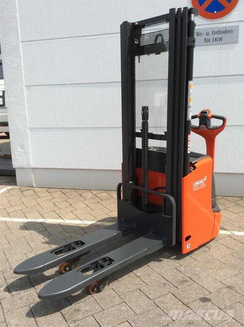 Linde L12I 自走式堆積機