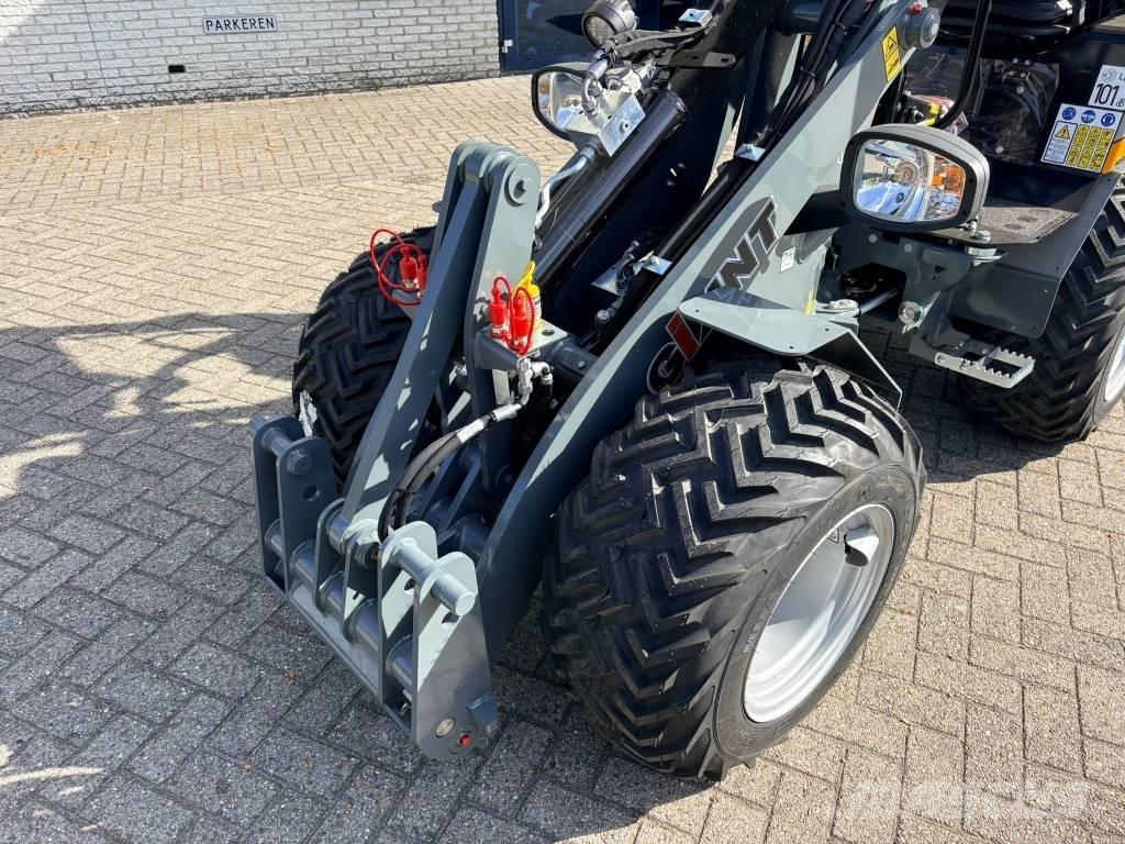 Giant G2300HD Xtra 小型裝載機