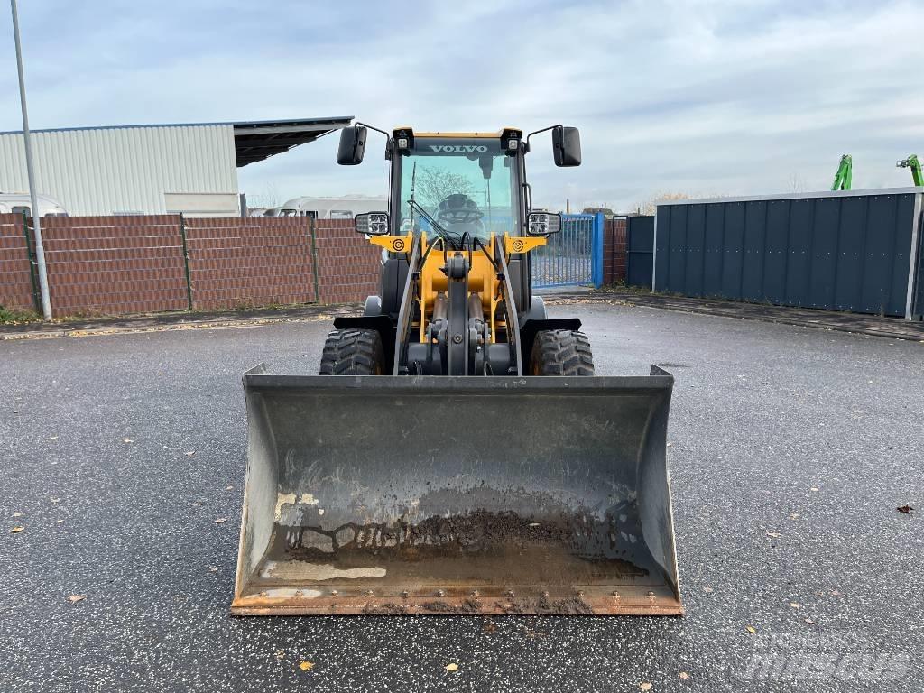 Volvo JL25H Elektro 滑移轉向裝載機