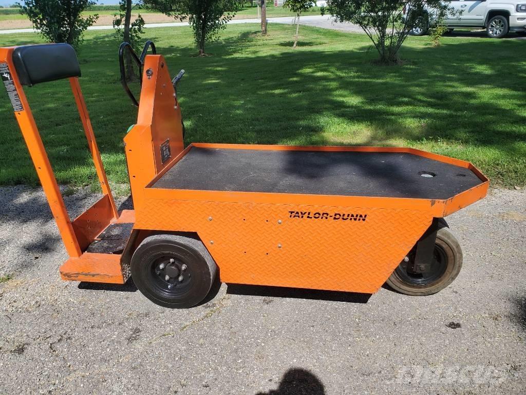 Taylor-Dunn SC100 牽引車