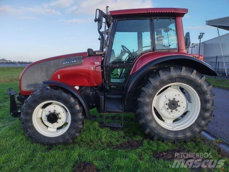 Valtra M 130 曳引機
