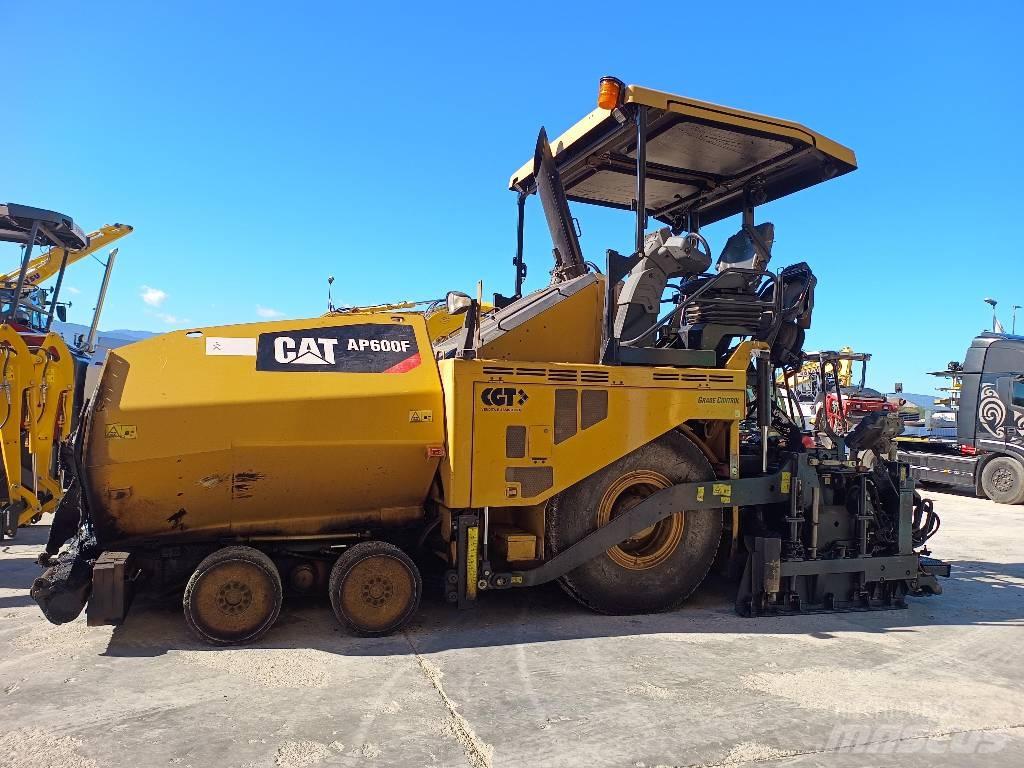 CAT AP 600F 瀝青攤舖機/鋪路機