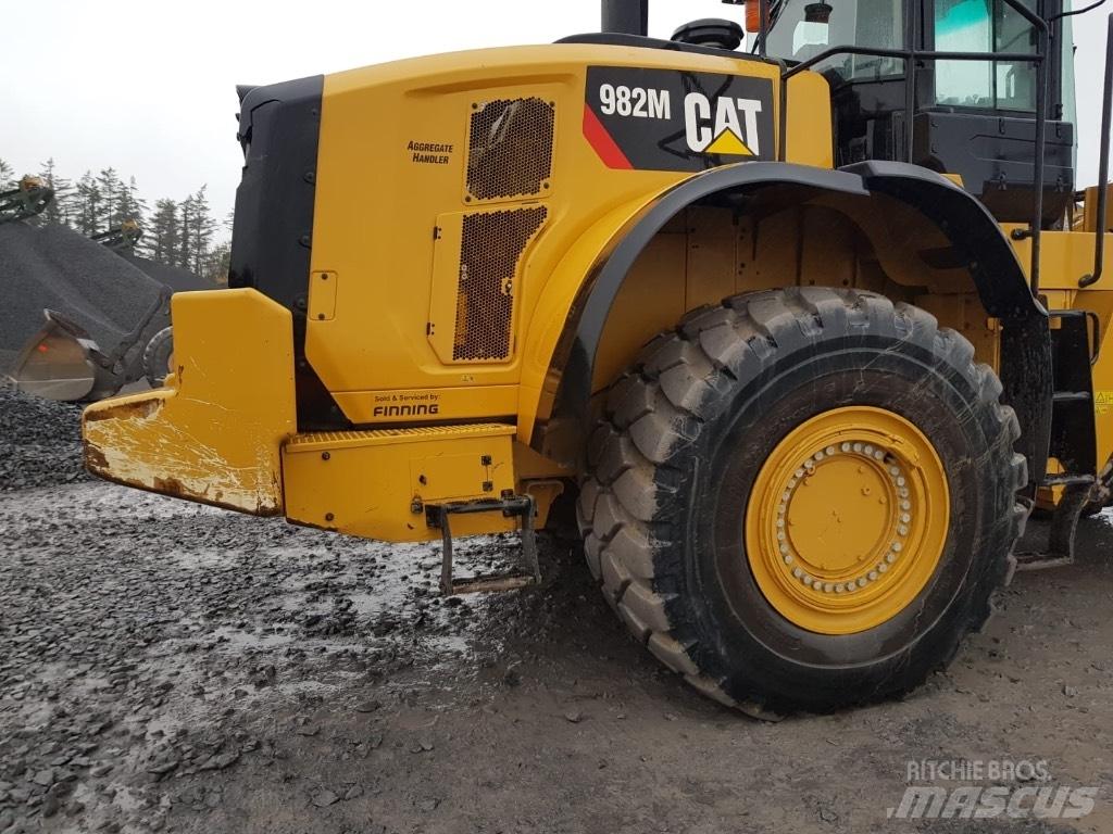 CAT 982m 輪胎式裝載機