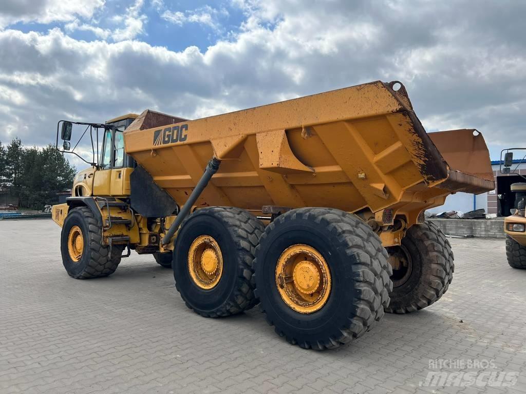 Bell B 30 D 鉸接式起吊車