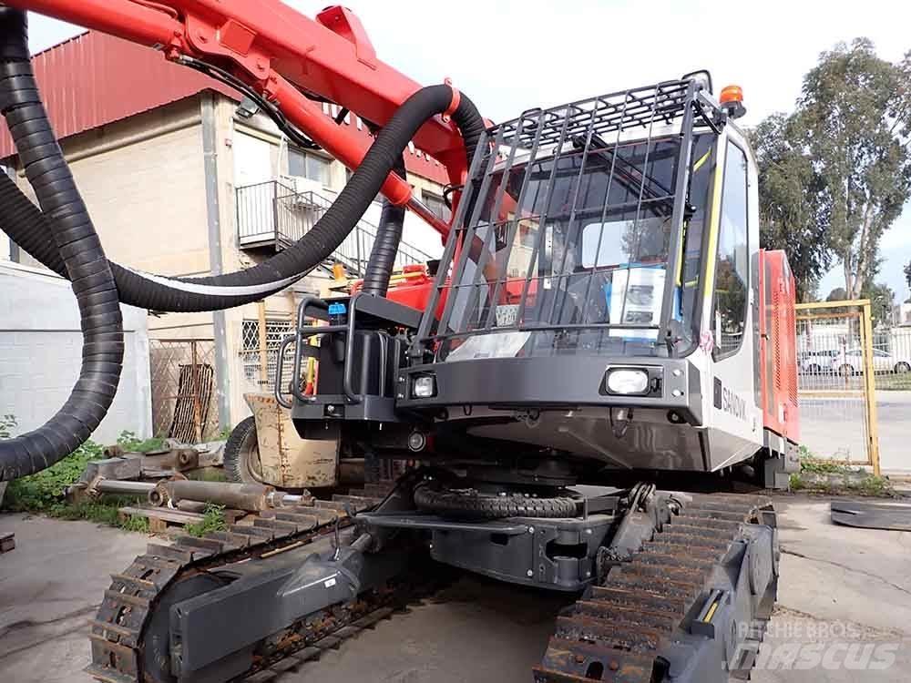 Sandvik DX800 鑽孔機