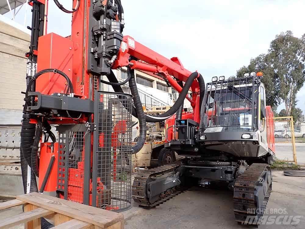 Sandvik DX800 鑽孔機