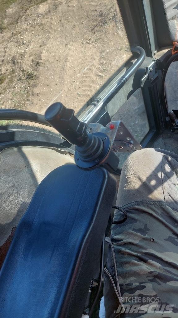 Valtra 8400 林業用曳引機