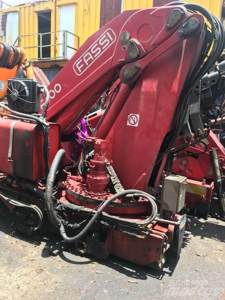 Fassi F600.27 裝載起重機