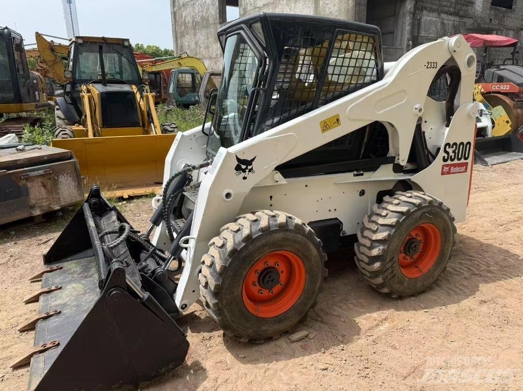 Bobcat S 300 滑移轉向裝載機