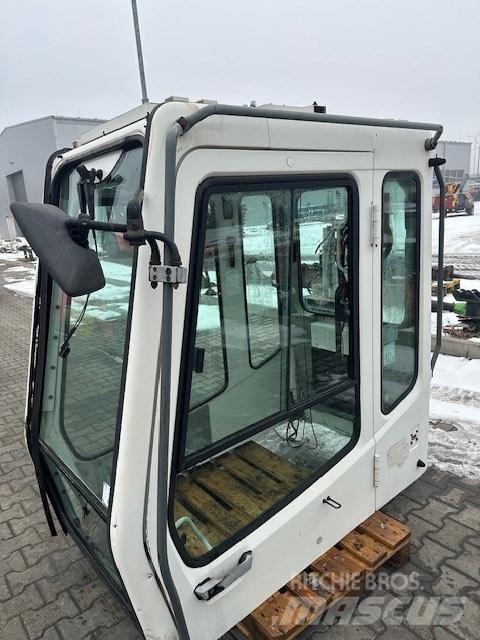 Liebherr SERIE B CAB 駕駛室與內部
