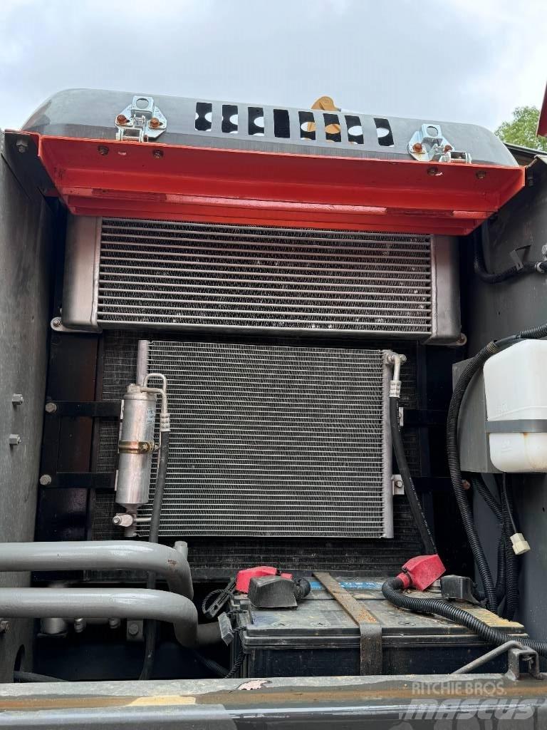Hitachi ZX 200 履帶式 挖土機/掘鑿機/挖掘機