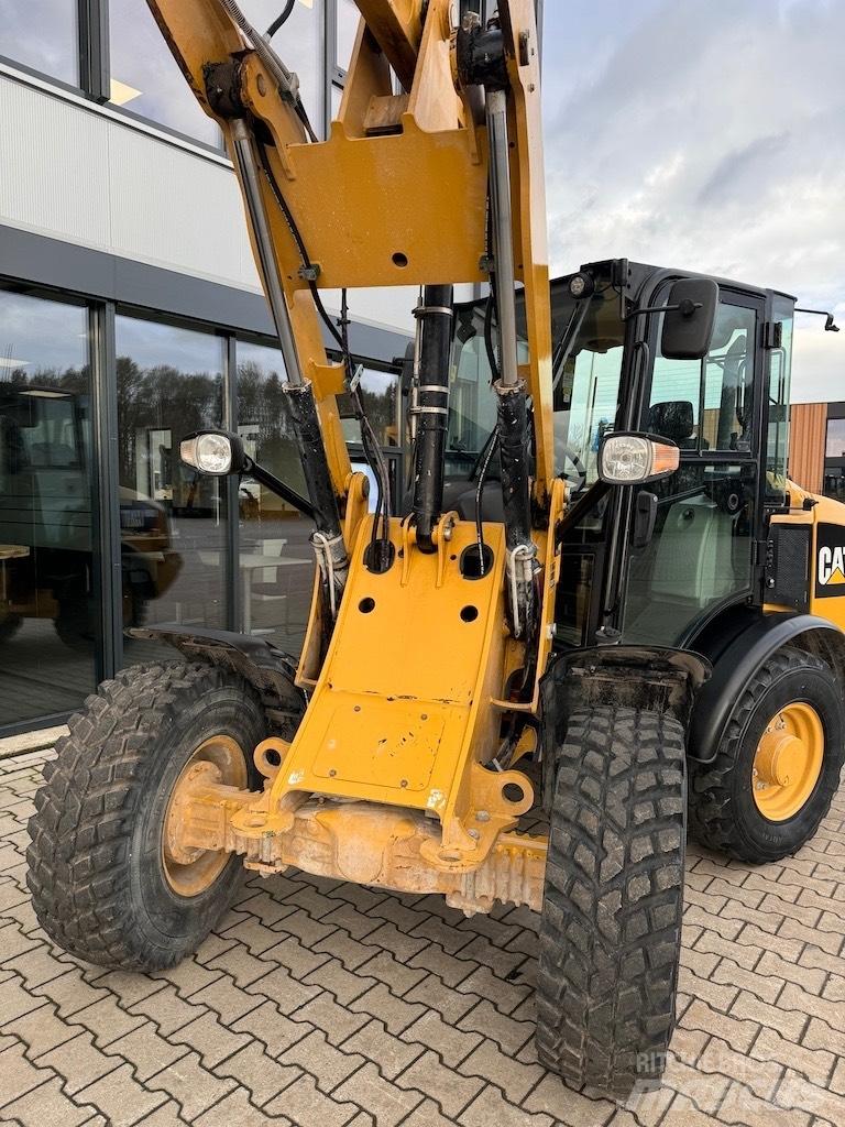 CAT 906M 輪胎式裝載機