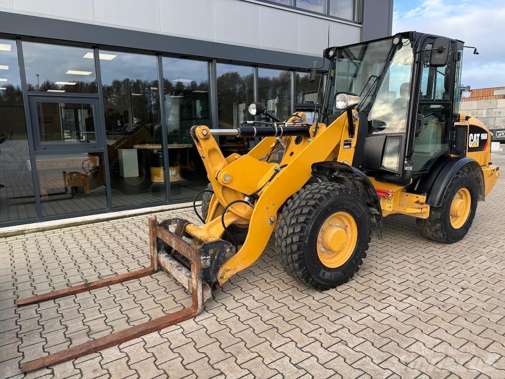 CAT 906M 輪胎式裝載機