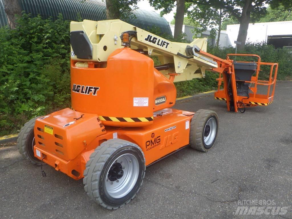 JLG M450AJ 曲臂高空作業車