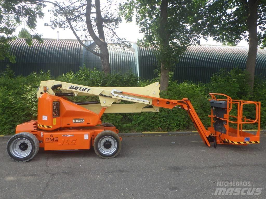 JLG M450AJ 曲臂高空作業車