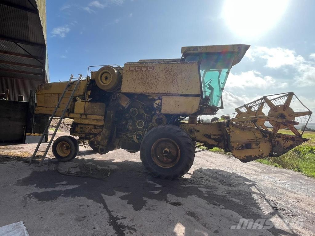 New Holland 8050 聯合收穫機