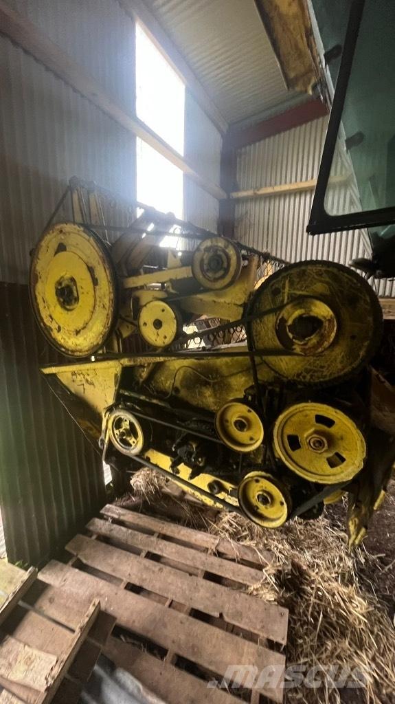 New Holland 8050 聯合收穫機