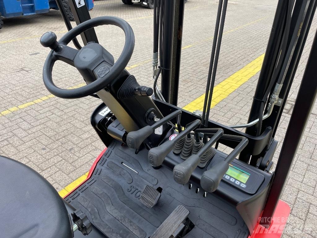 EP EFL 181 電動堆高機