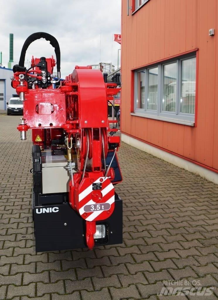 Unic B-350.2V 小型起重機